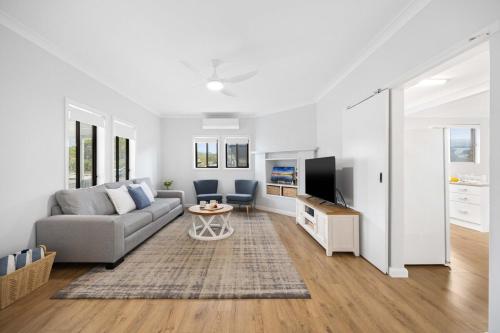 a living room with a couch and a tv at Leos by the sea - modern cottage North Haven in North Haven