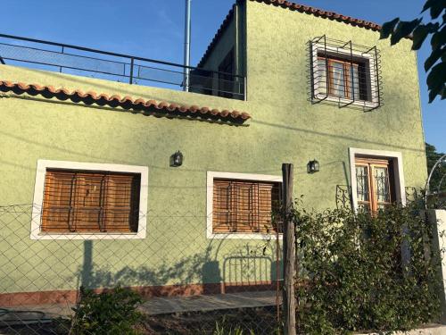 Το κτήριο όπου στεγάζεται  το διαμέρισμα