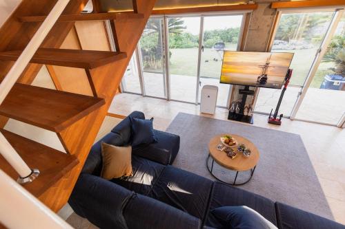 Posezení v ubytování 全室オーシャンビューの贅沢広々一軒家