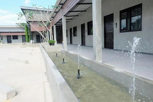 Tòa nhà nơi resort tọa lạc