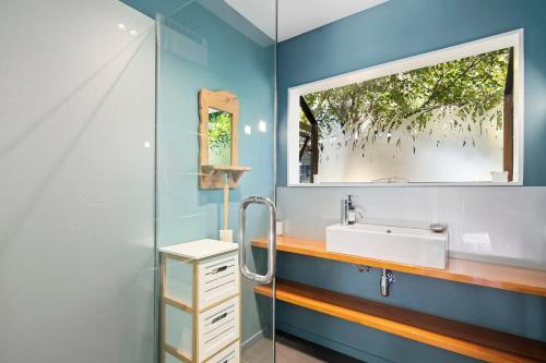 Et badeværelse på Brook Beauty - Nelson Holiday Home