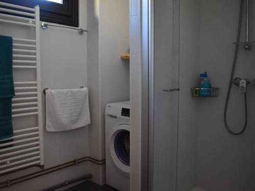 Ванная комната в Appartement 3 Pièces Ens. avec Garage, Pyrenees - FR-1-580-142