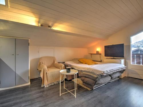 Postel nebo postele na pokoji v ubytování Appartement lumineux 2 pièces avec balcon et parking - FR-1-524-146