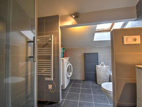 Koupelna v ubytování Appartement lumineux 2 pièces avec balcon et parking - FR-1-524-146