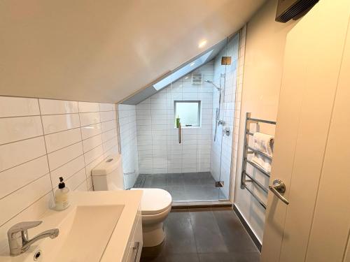 Koupelna v ubytování The Barn