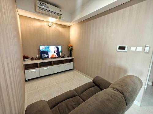 Fotografie z fotogalerie ubytování Stylish 3BR Skandinavia Tangcity Apt Max 12 Guests v destinaci Karawaci