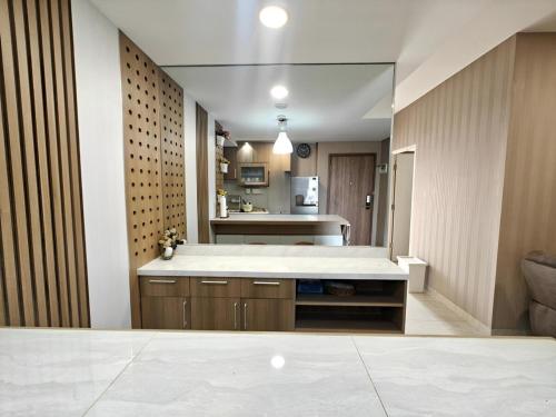 Η κουζίνα ή μικρή κουζίνα στο Stylish 3BR Skandinavia Tangcity Apt Max 12 Guests