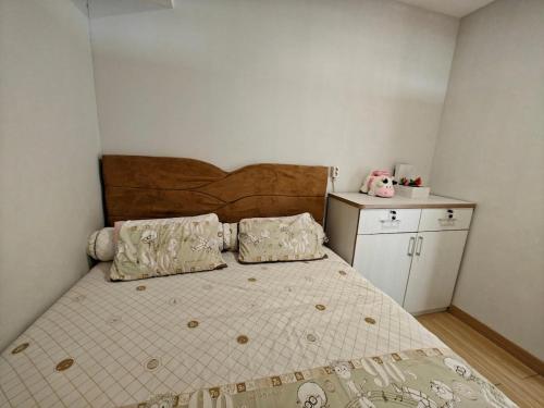 Fotografie z fotogalerie ubytování Stylish 3BR Skandinavia Tangcity Apt Max 12 Guests v destinaci Karawaci