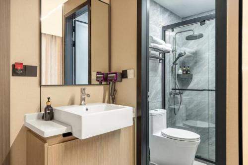 Gallery image of Ruidenghao Hotel 24 hour free airport shuttle service from Shanghai Airport in Shanghai