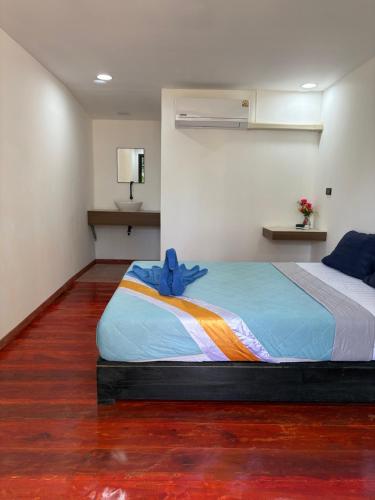 Кровать или кровати в номере Kohmook Timberland Resort from Seaview