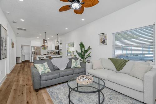 a living room with two couches and a ceiling fan at Casa De Ybor 3Bd, 2Bth, 4 beds, Historic Charm, Modern Lux in Tampa