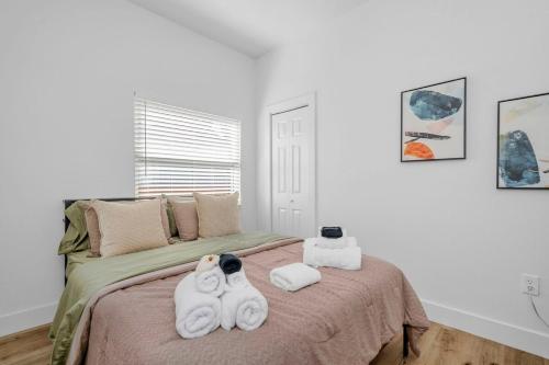 a bedroom with a bed with towels on it at Casa De Ybor 3Bd, 2Bth, 4 beds, Historic Charm, Modern Lux in Tampa