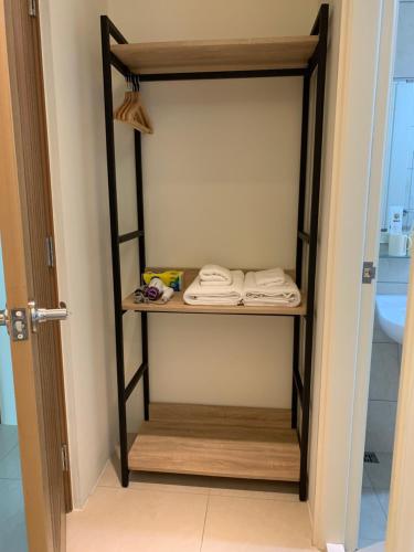 a small closet with towels on a shelf at Yun Tian Homestay in Jincheng