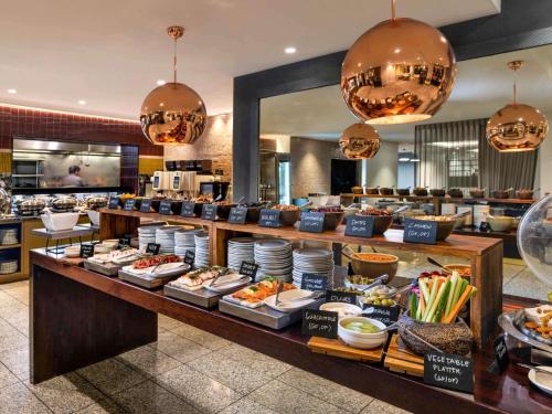 Jídlo v hotelu nebo okolí