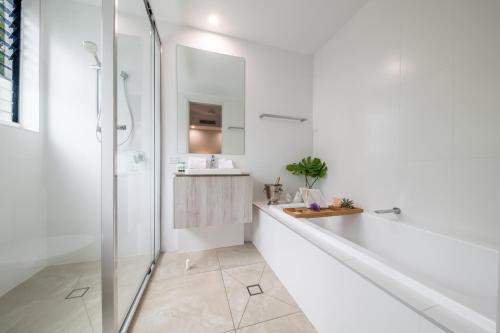 Ванная комната в Splendeur Sur La Mer - Three Bedroom