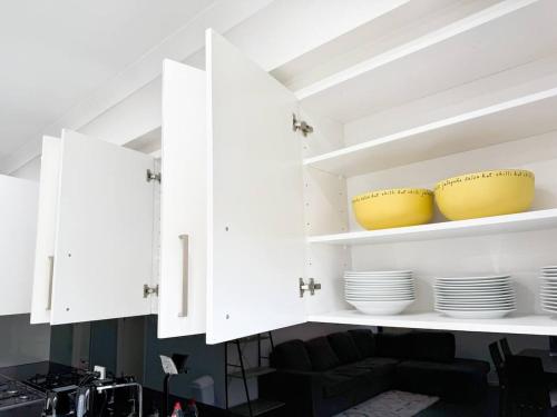 Køkken eller tekøkken på 5 Bedroom Home in Clayton