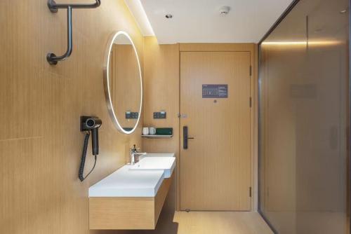 Ένα μπάνιο στο JI Hotel Shenzhen Luohu East Gate