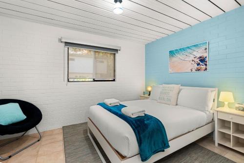 En eller flere senge i et værelse på Rubys Place on Banksia