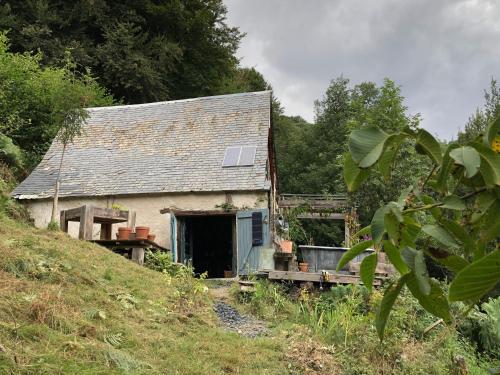 Φωτογραφία από το άλμπουμ του Une nuit en CABANE dans la Forêt σε Bordères-Louron