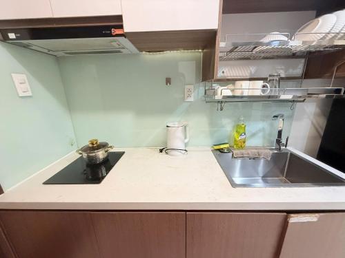 Nhà bếp/bếp nhỏ tại Stay With Me Saigon Apartment - Rivergate Building