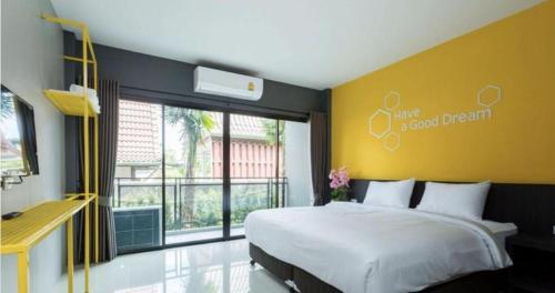 Giường trong phòng chung tại Seven bee boutique hotel