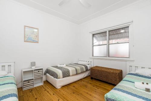 En eller flere senge i et værelse på 36 Woodburn Street