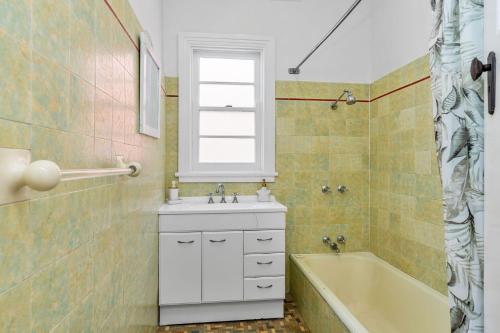 Et badeværelse på 36 Woodburn Street