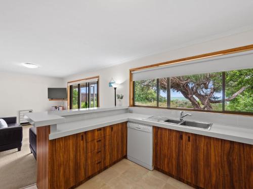 Kuchyň nebo kuchyňský kout v ubytování Waters Edge