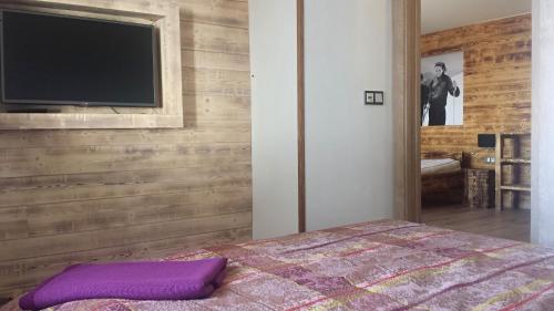 Ein Bett oder Betten in einem Zimmer der Unterkunft Apartmány Benecko 155