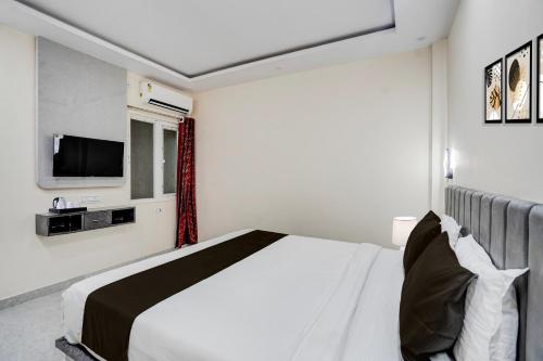 TV/trung tâm giải trí tại Super Collection O IIT BHU Varanasi Formerly Singh Residency