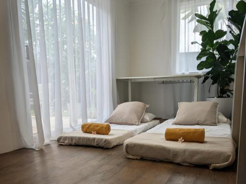 Кровать или кровати в номере Peaceful Byron House, Walk to Beach, Starlink, Flexible Sleeping Arrangements