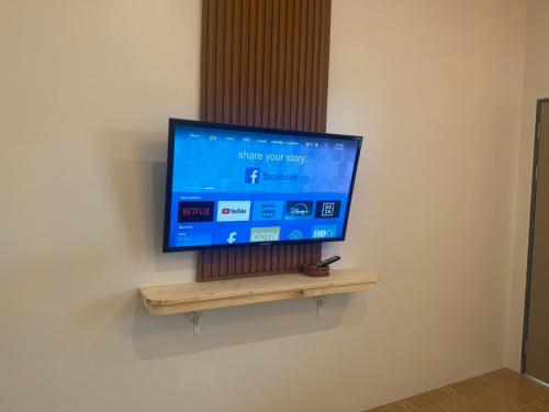 Μια τηλεόραση ή/και κέντρο ψυχαγωγίας στο Soft Blue Home, Krabi Town