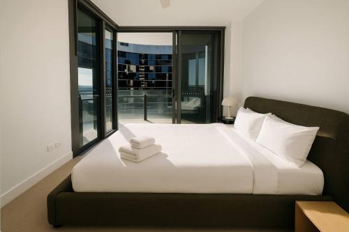 En eller flere senge i et værelse på Bright & Calm Haven Lv 17 - w/ Sky & Balcony Views