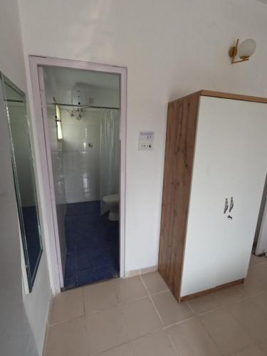 Et badeværelse på La Vista Ocean - Calm Coastal Villa on ECR - 4 BR Private Stay