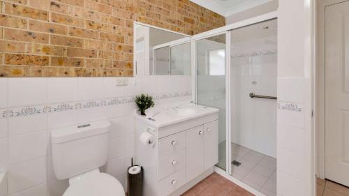 Phòng tắm tại The Coastal Corner