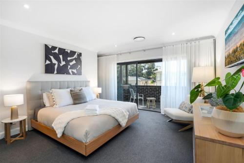 Ένα ή περισσότερα κρεβάτια σε δωμάτιο στο Sunce Manyana Luxury home with pool and spa