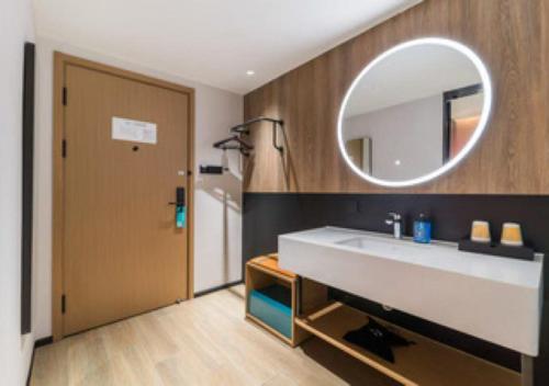 Φωτογραφία από το άλμπουμ του Hello Hotel Shenzhen Luohu Guomao Subway Station στο Σενζέν