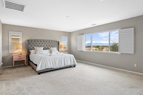 Ένα ή περισσότερα κρεβάτια σε δωμάτιο στο Modern 4BR 3 Baths Free Parking Great Location