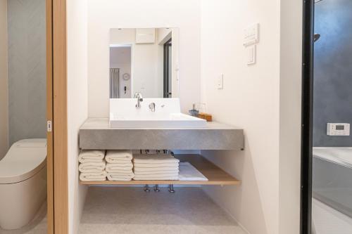 Koupelna v ubytování Rush Awaji Canariya - Seaside Holiday Home - Self Check-In Only