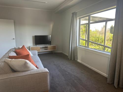 Телевизор и/или развлекательный центр в Stay Central - Taupo