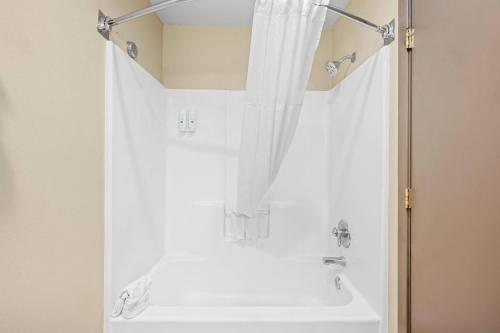 Ένα μπάνιο στο Quality Inn Madras