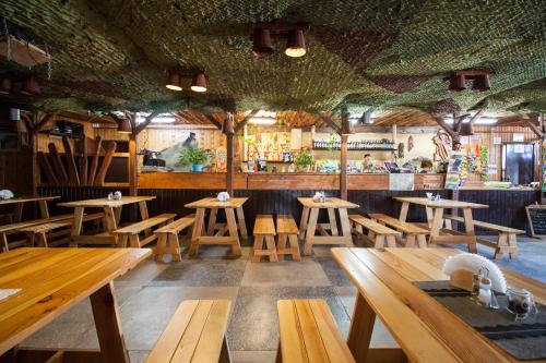 Restoran atau tempat lain untuk makan di Kremenaros