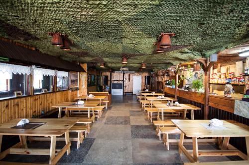 Restoran atau tempat lain untuk makan di Kremenaros