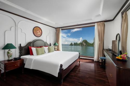 Кровать или кровати в номере Cycad cruise