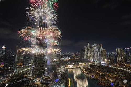 Full Burj Khalifa & Fountain View Living & Bed