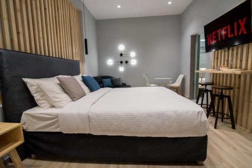 Postel nebo postele na pokoji v ubytování Preveza Suitestay Apartments Dodonis 28