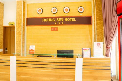 a hong kongsan hotel lobby with a glass counter at Hương Sen Hotel Bac Giang in Bắc Giang