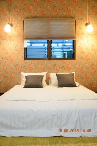 Кровать или кровати в номере Goodfellas Thong lo Hostel #No Check-in after 5 pm-Please see check-in policy for details & notify landing time#