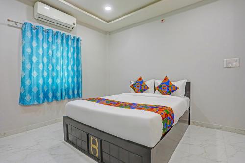 Postel nebo postele na pokoji v ubytování FabHotel Bluemoon Residency