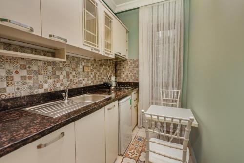 Η κουζίνα ή μικρή κουζίνα στο BUTİK 24 SUİTES